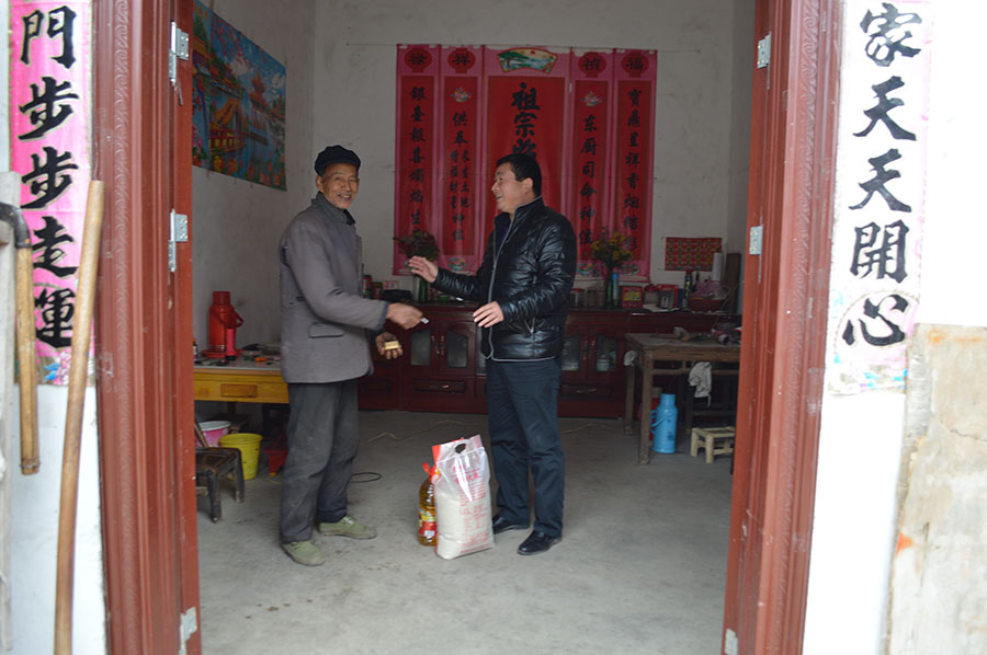 灵山风景区积极开展走访慰问贫困户活动