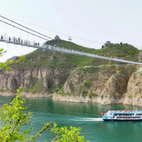 在济源黄河三峡景区体验不同的山水风光