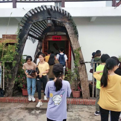 海南海职院师生走进连理枝—带给学生别开生面的课堂