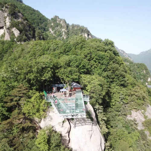 穿林海、攀栈道、登顶峰，红河谷盛景满目