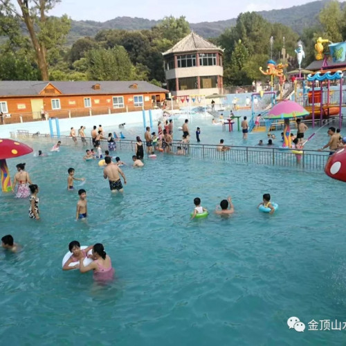 金顶山梦幻城堡水上乐园，给你不一样的夏天