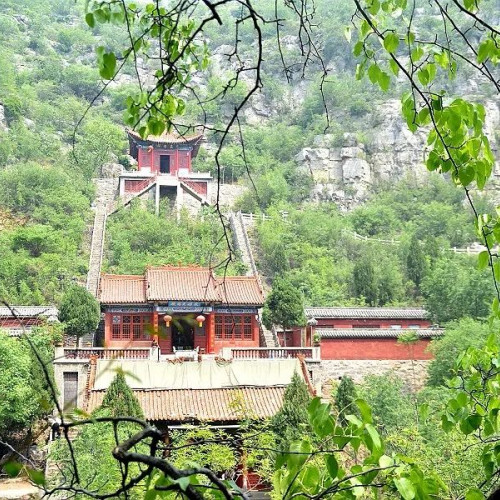落叶悠然，跃入淇县古灵山这烂漫之秋