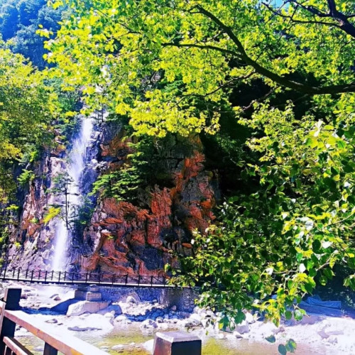 微风不燥的大好时节，到青峰峡旅行吧