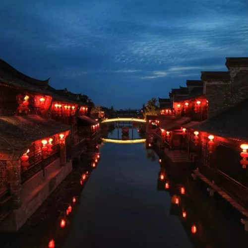 临水小筑浮生闲，启封客栈盼君安