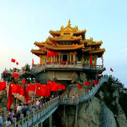 期待不变，约上亲朋好友来老君山邂逅一场红叶盛宴吧