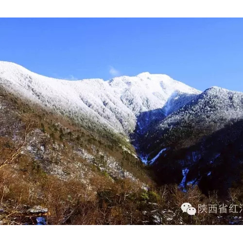 秋末冬初的红河谷，五彩的山谷艳丽而明媚