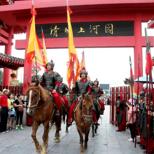 引进非遗项目、博物馆和展馆，展示传统文化的新魅力：清明上河园文旅融合发展之路揭秘（连载之三）