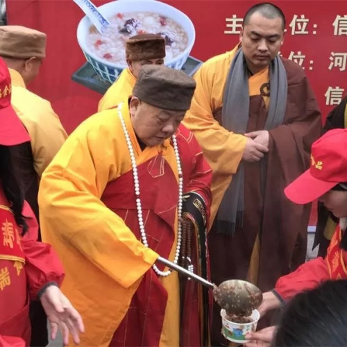 信阳灵山寺成功举办第四届“腊八节施粥”祈福法会