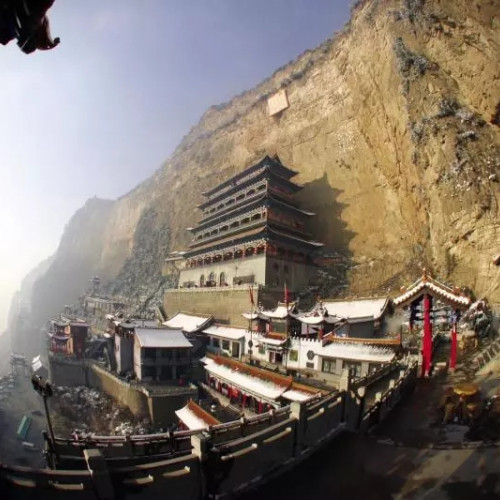 国家5A级景区介休市绵山风景区对全国所有医务工作者实行免门票开放