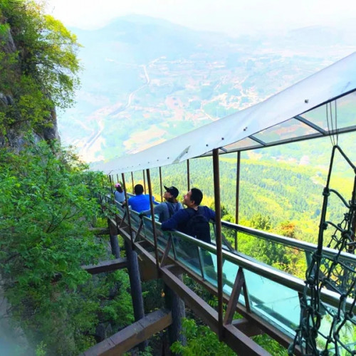 来抱犊崮-熊耳山景区踏春赏花观云海，寻“天然氧吧”