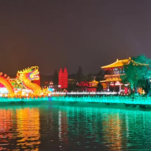来大唐芙蓉园乘坐游船寻梦，穿越千年繁华