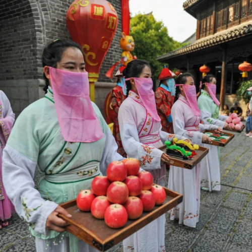 趁阳光正好，拥抱健康生活，来台儿庄古城旅行吧