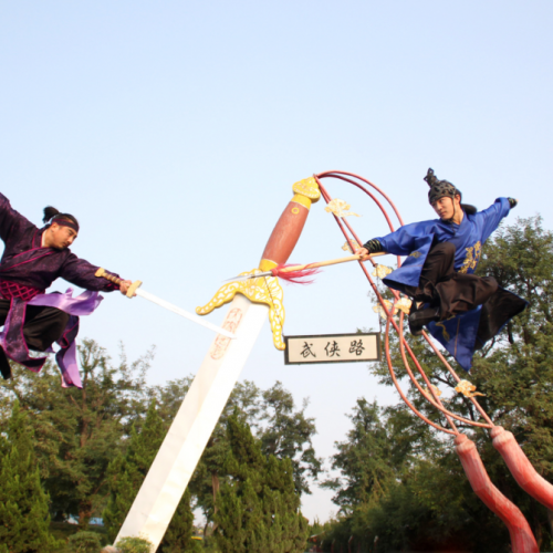 武林风云汇古今，数不尽英雄传奇，尽在开封万岁山大宋武侠城