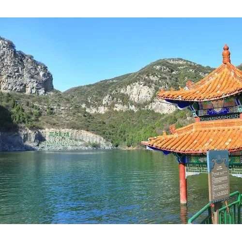 九女仙湖如漓江似三峡，美不胜收，妙不可言
