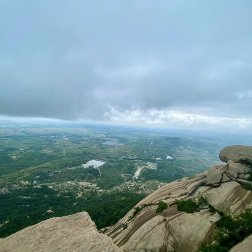 雨中的峄山风景区，每一个音符都带着幻想的色彩