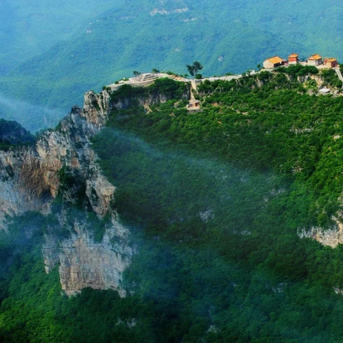 神农山有美丽景色好玩的项目，还有消暑草药汤，快来打卡吧