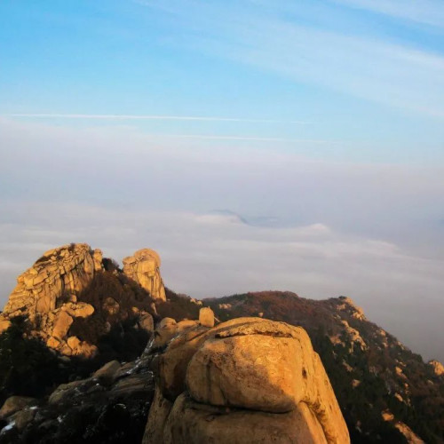在峄山风景区的自然山水中邂逅美丽，拥抱幸福