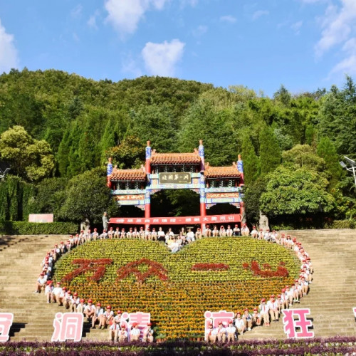 鸡冠洞研学旅游活动激发孩子们对自然、生活、祖国山河的热爱