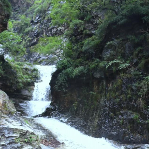 天青色等烟雨，神农山在等你，一起来玩水吧