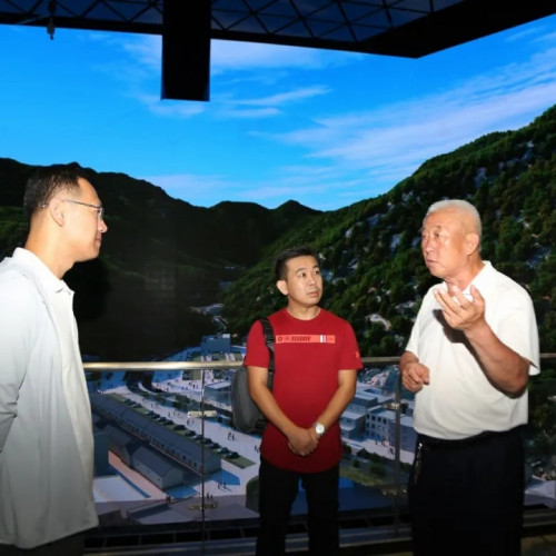 老君山文旅集团董事局主席杨植森带领班子成员到栾川县博物馆现场办公
