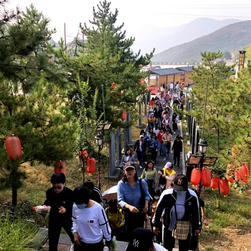 “迎国庆、展风采、促旅游”金秋职工登山比赛在珏山景区激烈开赛