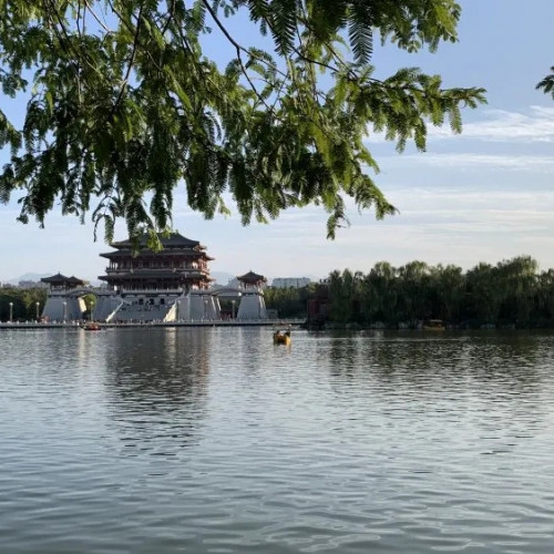 恰逢周末阳光正好，大唐芙蓉园与你不负好时光