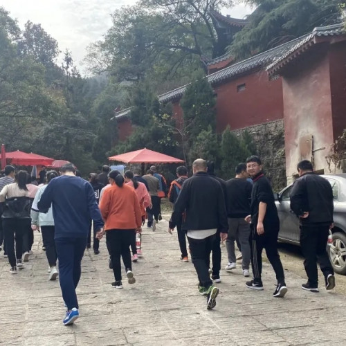 信阳灵山风景区组织开展“2020年金秋登金顶”比赛活动