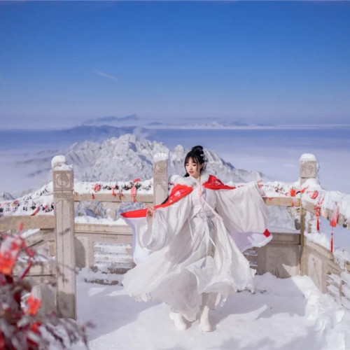 雪后的老君山，如同一夜间开启了仙境模式