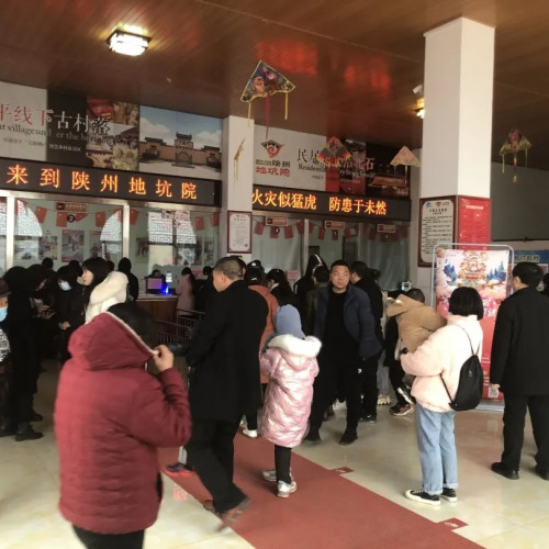 陕州地坑院只为等待远方的你，阖家团圆赏花灯