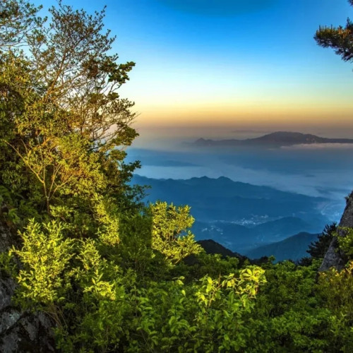 来天堂寨，来一场人面桃花相印红的旅行，准没错