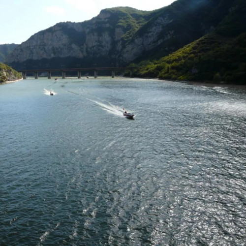 寄情于山水间，去领略九女仙湖和蟒河景区独具风韵的如画风景