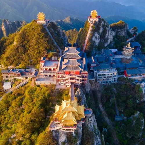致敬青春，致敬梦想，来老君山景区让一切美好从这里起航