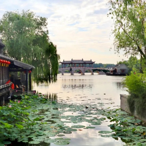 带着家人朋友来朱仙镇启封故园，在小桥流水之间触摸历史痕迹聆听自然之声吧