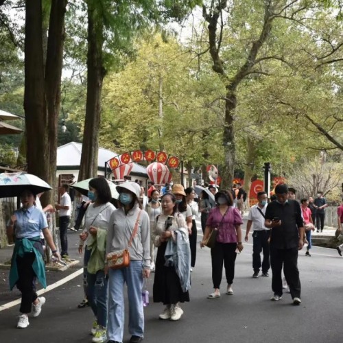 旅游界大咖齐聚鸡公山，共同绘画景区辉煌蓝图