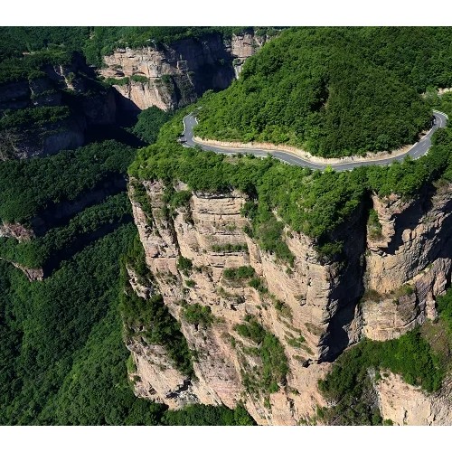 中国红，峡谷蓝太行大峡谷景区祝福祖国母亲更加繁荣富强！